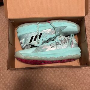 Dame 8 “Respect My Name” size 14